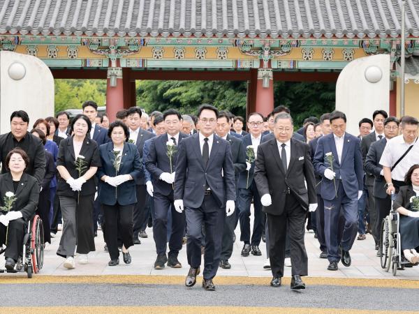 국립 5ㆍ18민주묘지 참배 3