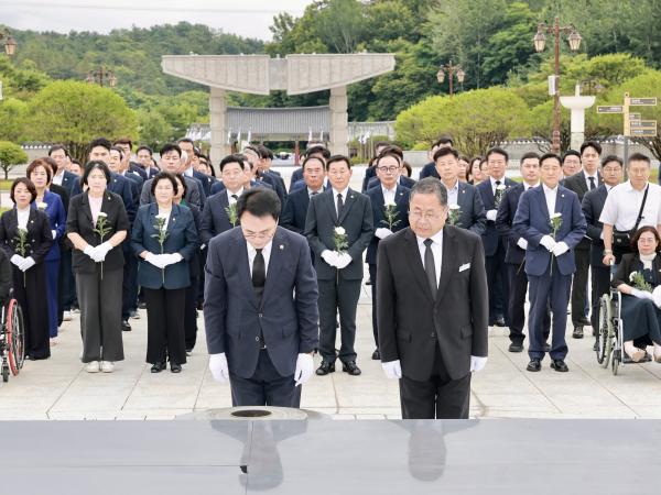 국립 5ㆍ18민주묘지 참배 5