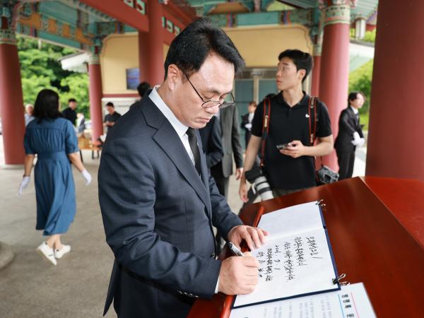 국립 5ㆍ18민주묘지 참배 2