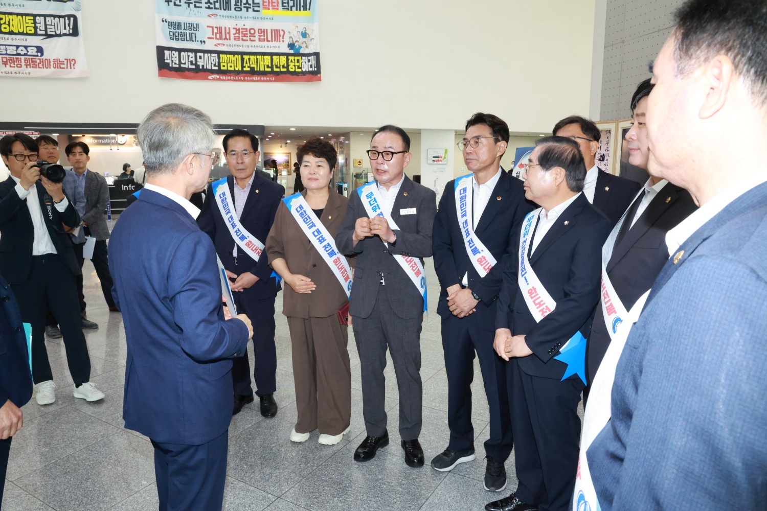 조인호 통합특별시의원, 완도 전복 소비촉진 위해 현장 홍보 1
