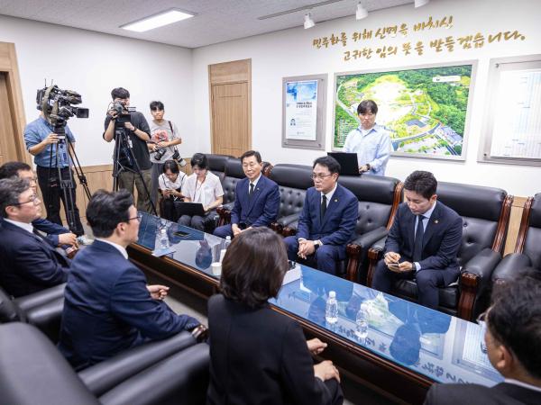 송형곤 의장, 김민석 대표 '지방의회법 통과 지원' 약속 환영 3
