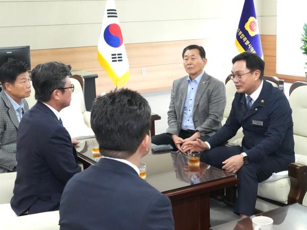 송형곤 의장–안도걸 초대 특별시당위원장,  통합특별시 성공 위한 '당·정·의 협력체계' 뜻 3