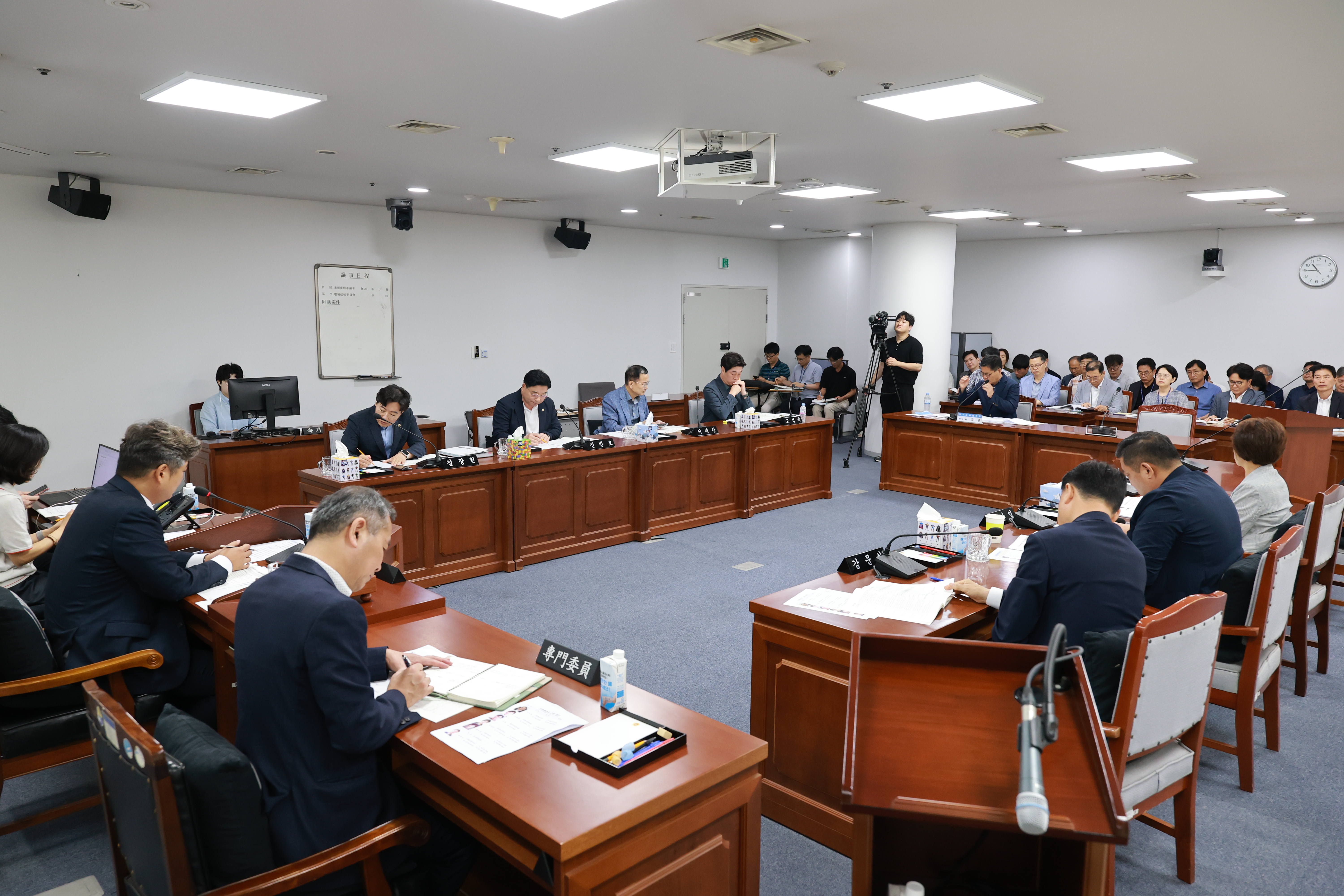 전남광주통합특별시의회 기후환경에너지위, 광주청사서 첫 업무보고 청취 4
