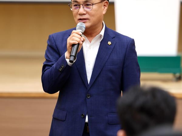 송형곤 의장, 