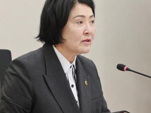 윤명희 통합특별시의원, 광주인재교육원 첫 업무보고 자료 부실 질타 2
