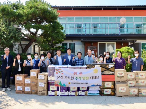 김문수 특별시의원,  추석 앞두고 신안군 사회복지시설 위문 2