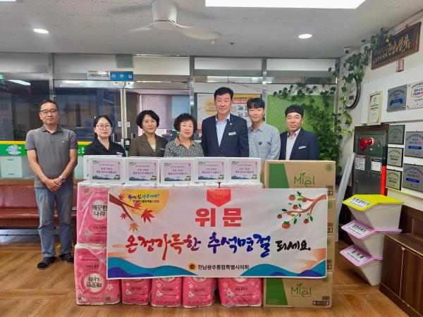 하성동 특별시의원, 추석 앞두고 지역 복지현장에 따뜻한 명절 온정 나눠 2