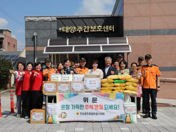 박성재 전남광주통합특별시의회 행정소방위원장, 추석 맞아 해남태양주간보호센터 위문 4