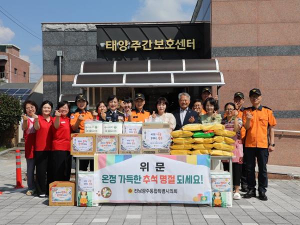 박성재 전남광주통합특별시의회 행정소방위원장, 추석 맞아 해남태양주간보호센터 위문 3