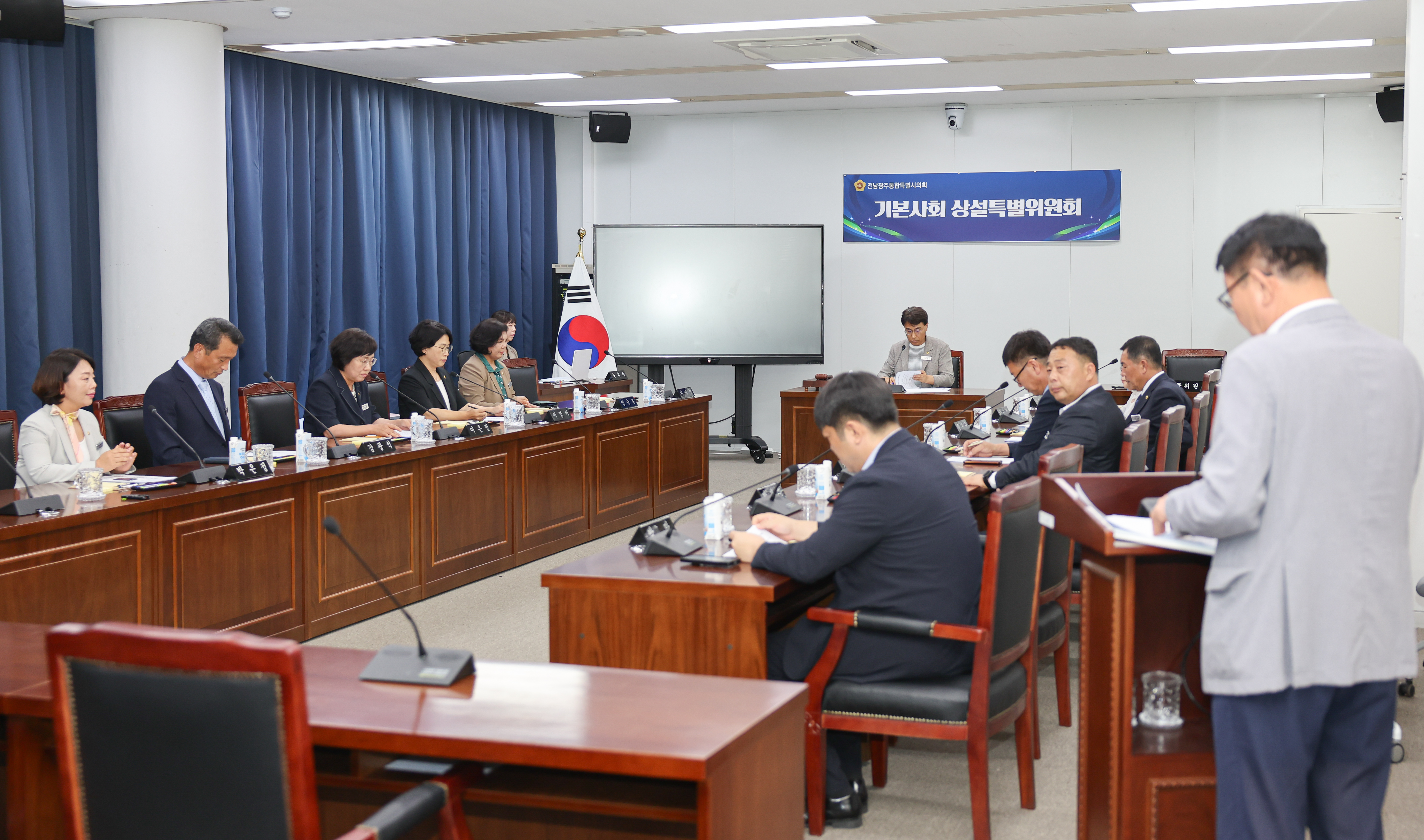 기본사회 상설특별위원회 회의 5