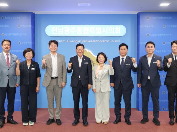 전남광주통합특별시의회 원내대표단 단체사진