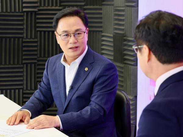 '헬로 이슈 토크' 인터뷰