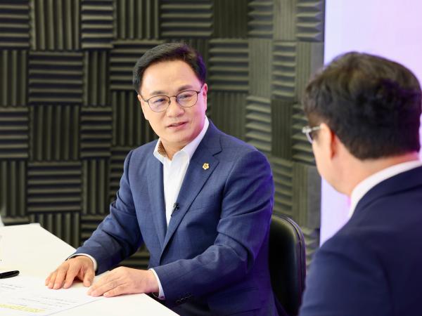 '헬로 이슈 토크' 인터뷰 3