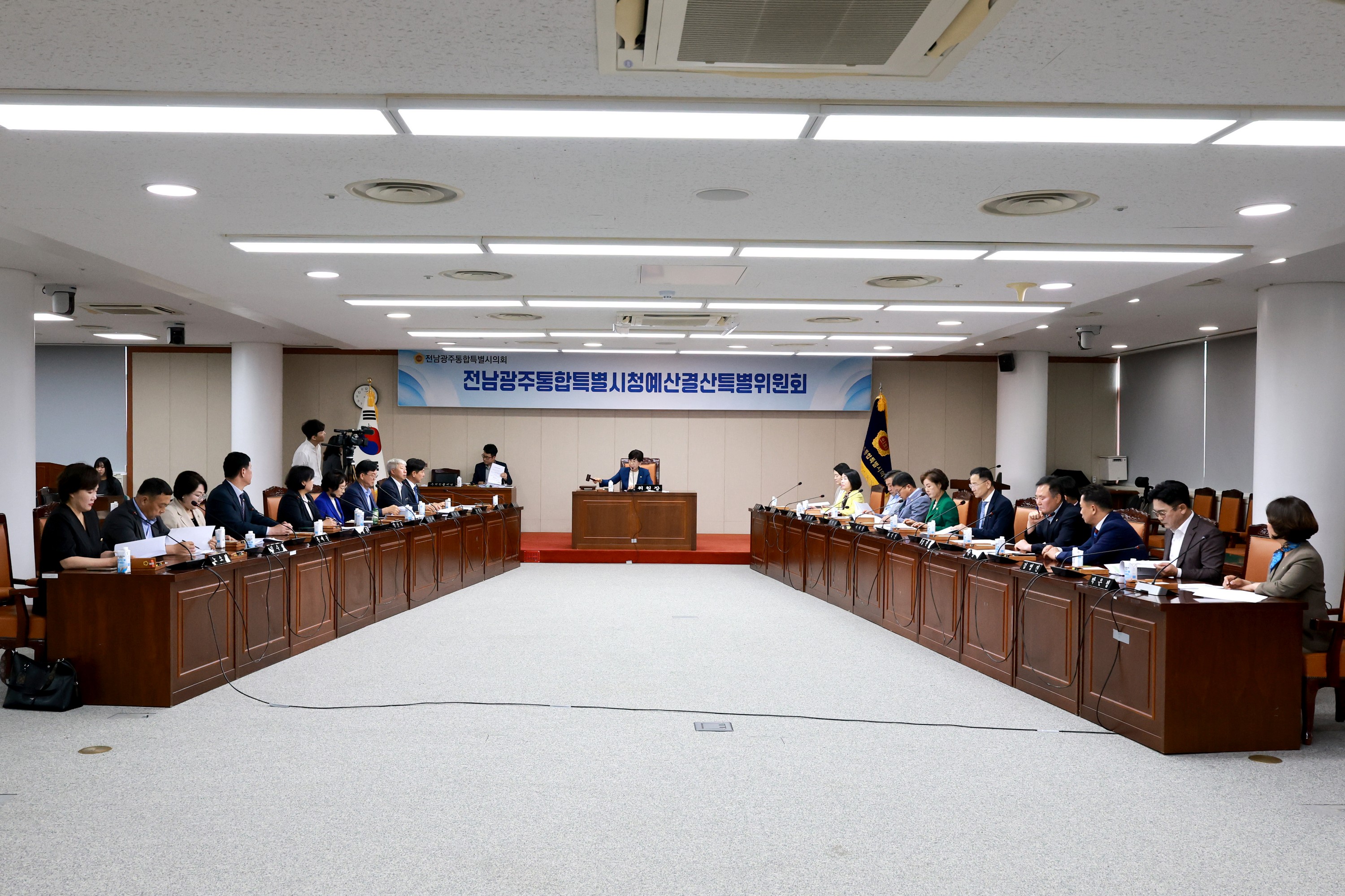 제1회 임시회 시청 예산결산위원회 회의 6