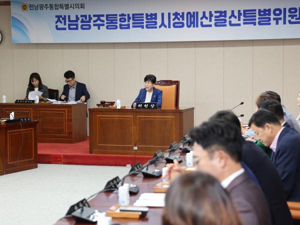 제1회 임시회 시청 예산결산위원회 회의 4