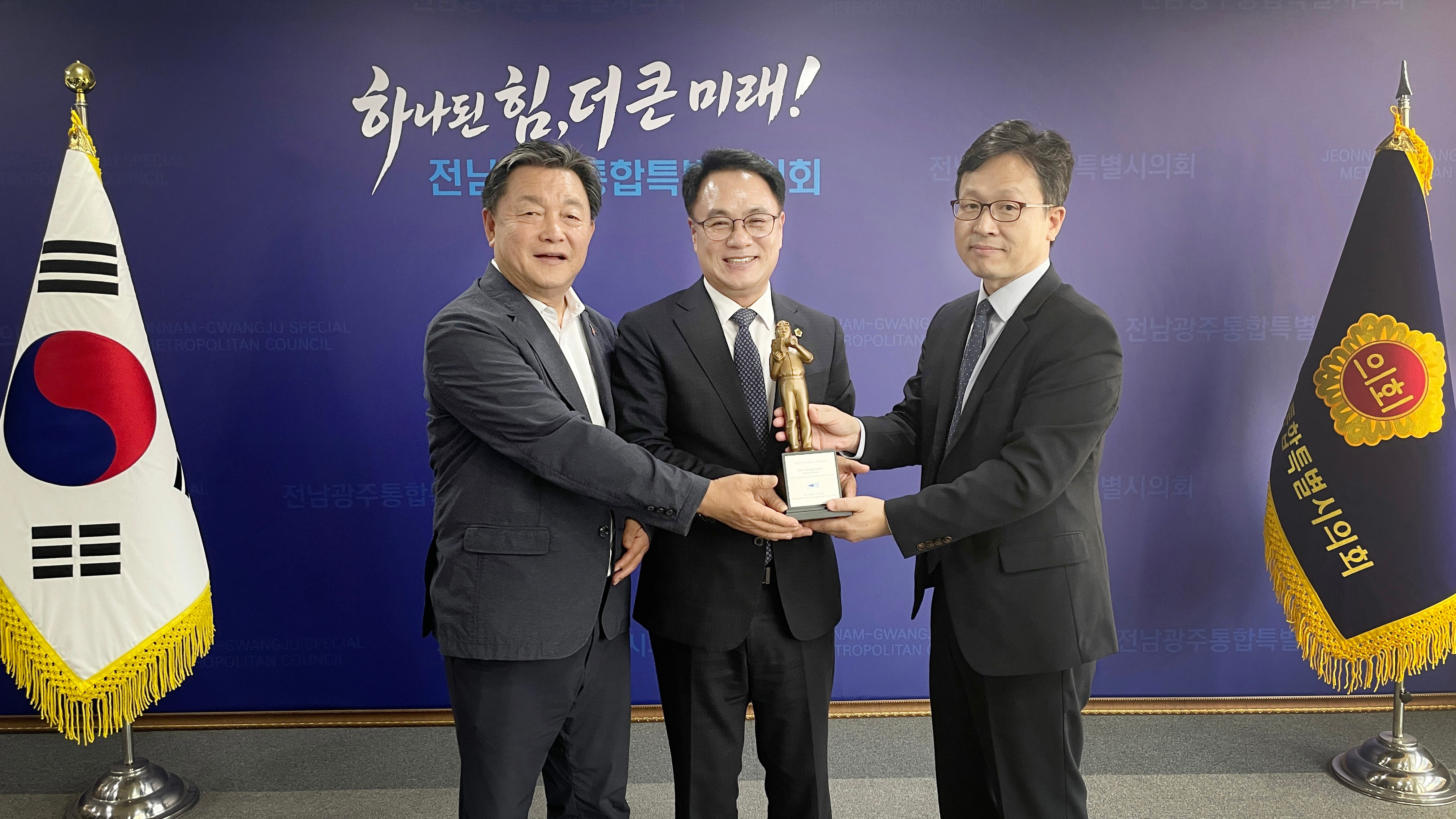 힌즈페터 관련 서울 영상기자협회 회장과 전남광주 영상기자협회 회원방문 3