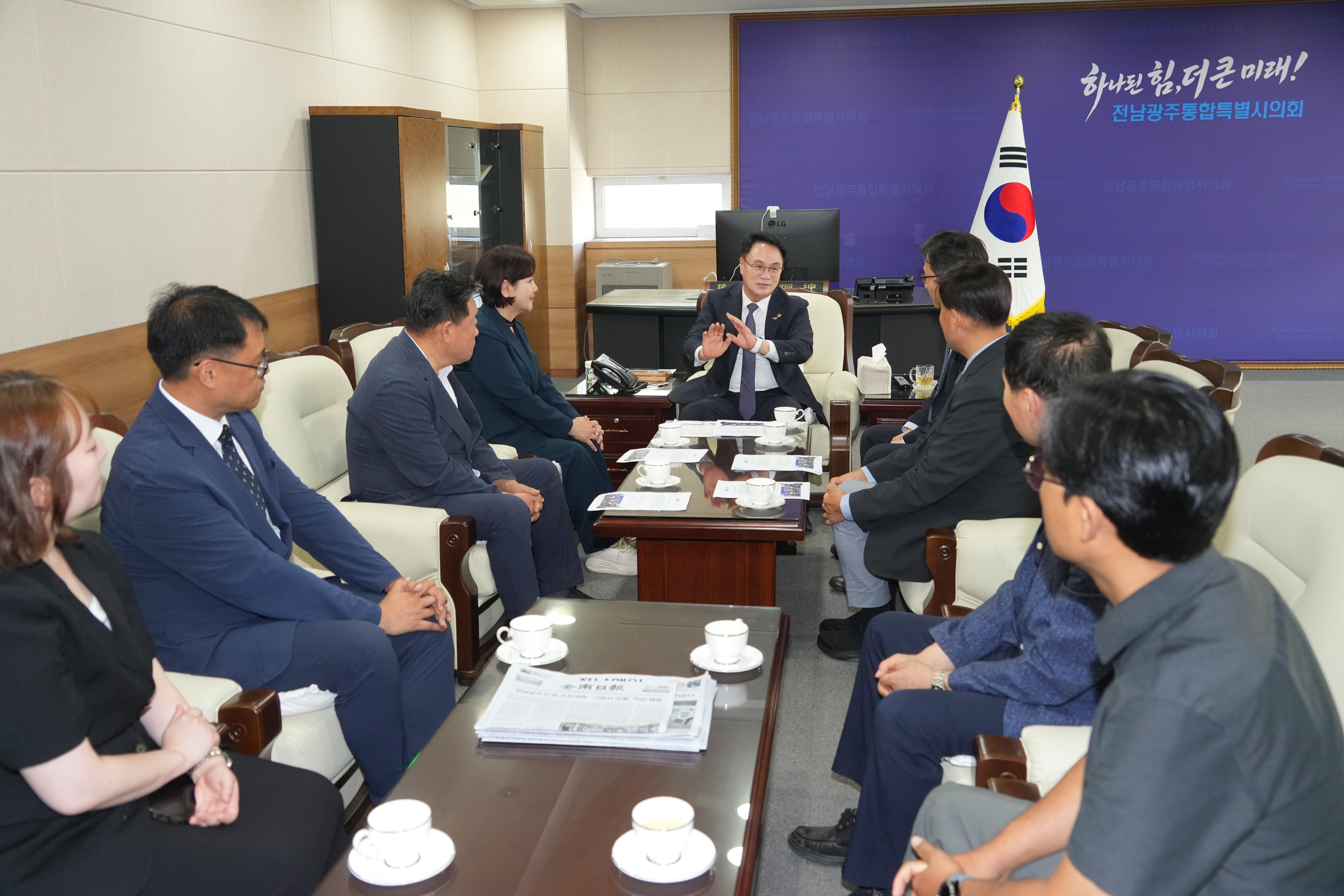 힌즈페터 관련 서울 영상기자협회 회장과 전남광주 영상기자협회 회원방문 4