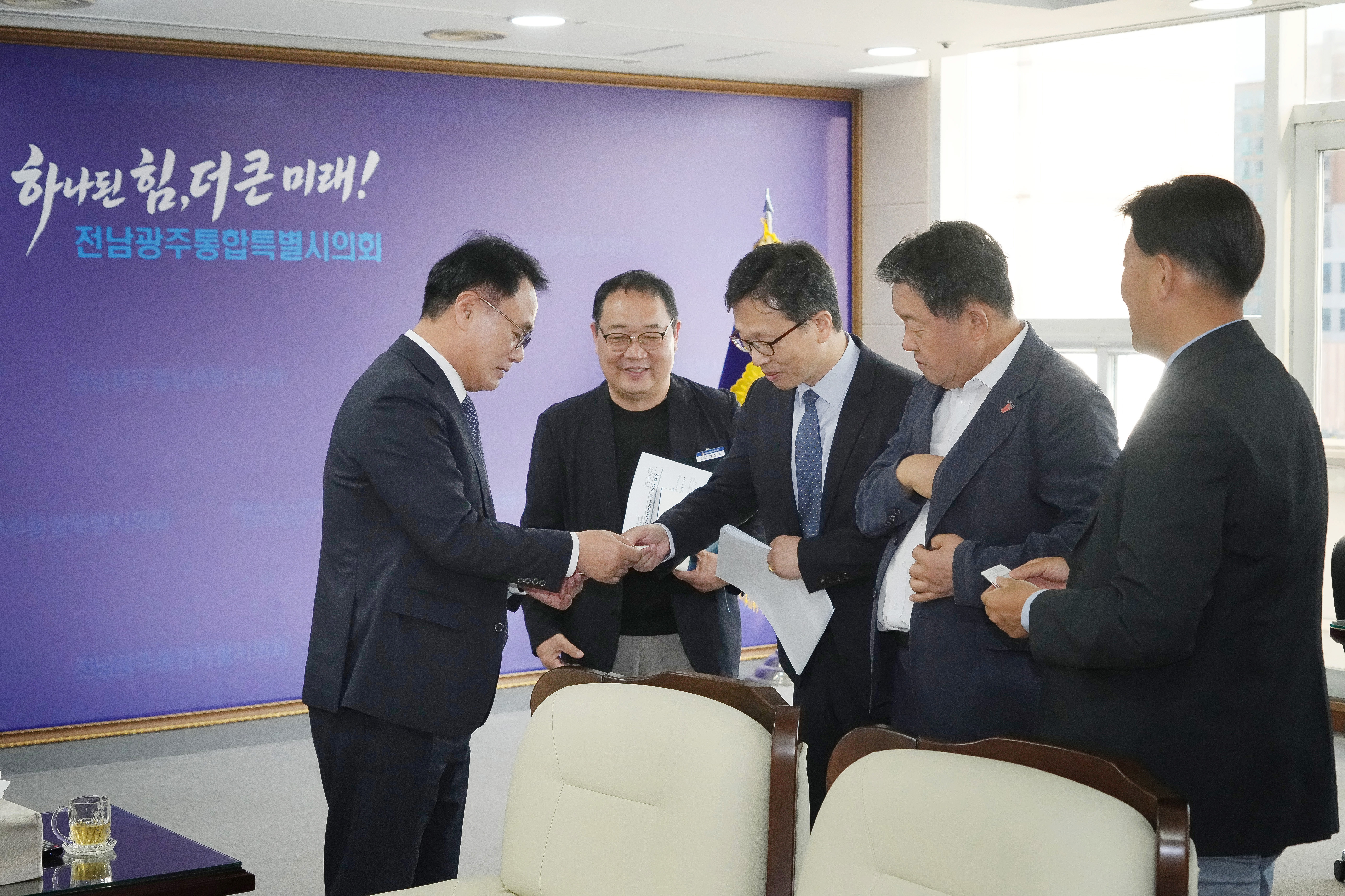 힌즈페터 관련 서울 영상기자협회 회장과 전남광주 영상기자협회 회원방문 5