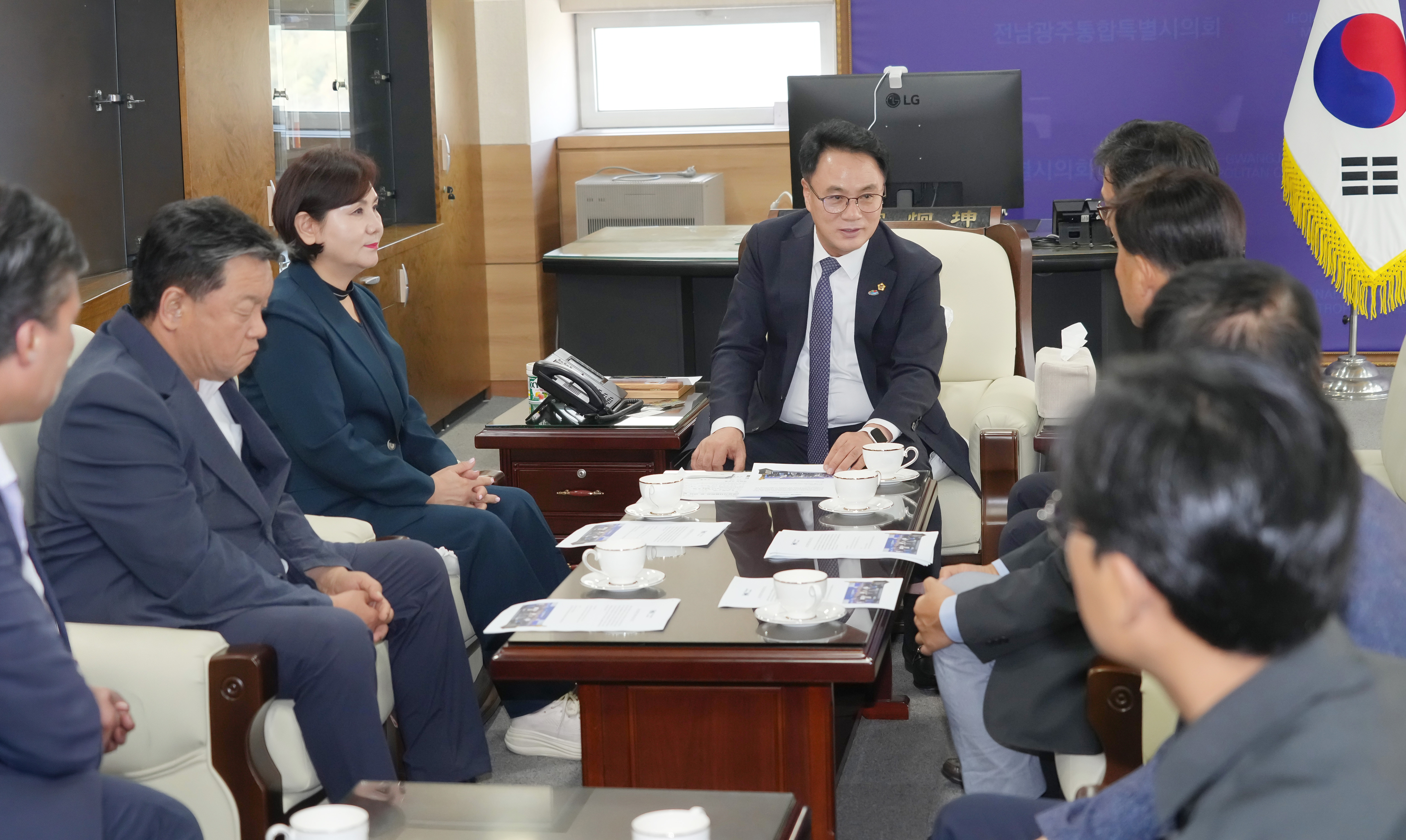 힌즈페터 관련 서울 영상기자협회 회장과 전남광주 영상기자협회 회원방문 7