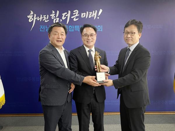 힌즈페터 관련 서울 영상기자협회 회장과 전남광주 영상기자협회 회원방문 3