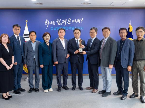 힌즈페터 관련 서울 영상기자협회 회장과 전남광주 영상기자협회 회원방문